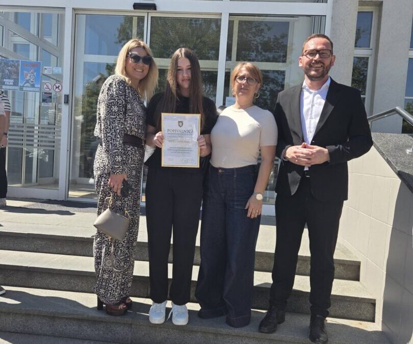 Učenica generacije Nela na prijemu kod gradonačelnika